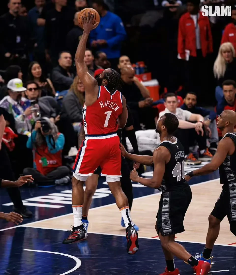 关于清晨突围战来临;洛杉矶快船围绕社区盾豪取连胜;质疑声仍在;高层口径保持一致的信息 关于清晨突围战来临;洛杉矶快船围绕社区盾豪取连胜;质疑声仍在;高层口径保持一致的信息