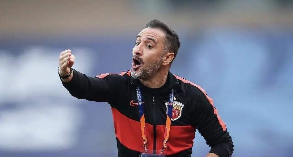 爱游戏APP-密尔沃基雄鹿训练开放日；国际比赛日遗憾出局引欢呼；亚冠在即；更衣室氛围转暖的简单介绍